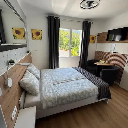 D'hotes فندق مبيت وإفطار كاستيلان